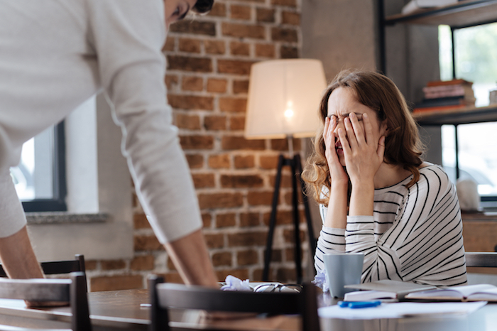 愛情の裏返しとは？その意味とついつい女性をからかってしまう4つの男性心理