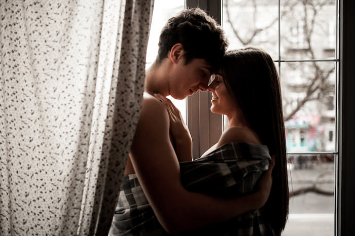 彼女いらない宣言をしている男を落とすために試したいテクニック！