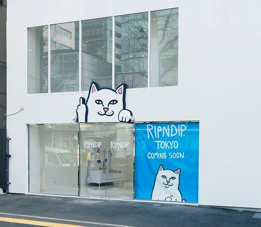 なぜか目を引くあの猫！ストリートブランド「RIPNDIP」日本初の旗艦店を原宿にオープン