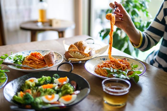「好きな食べ物は何ですか」と聞く男性心理。好印象な答え方の正解は？
