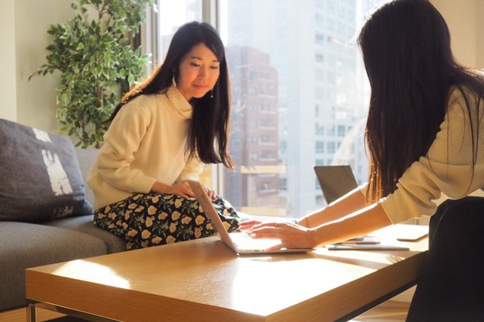 【夢占い】仕事の人間関係？あなた自身の鏡？同僚が出てくる夢の意味