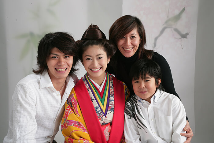 山田優 本日36歳の誕生日 貴重な家族写真公開 生い立ちやターニングポイント明かす Girlswalker ガールズウォーカー