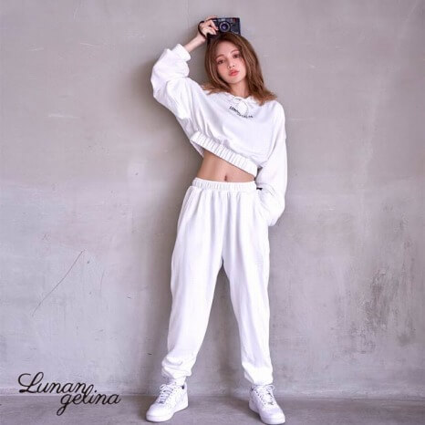 Lunangelina_吉木千沙都_Short hoodie＆long pants Set-up 17,900円（税抜）