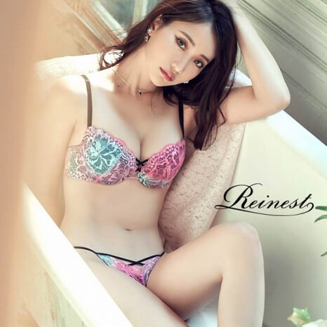 永尾まりや_ランジェリーブランド_Reinest_グラデーションレースアップブラジャー＆バック透けフルバックショーツ 2,800円（税抜）