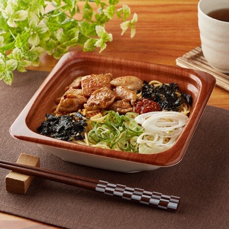 和パスタ 焼鳥と旨辛七味 462円（ファミリーマート通常価格・税抜）