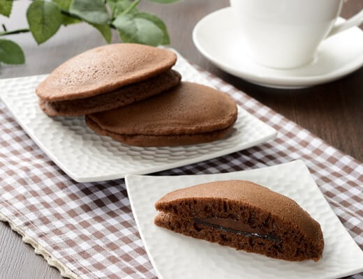 チョコのもちっとパンケーキ 2個入 140円（ローソン標準価格・税込）