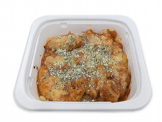 セブン-イレブン_鶏のチーズ焼き ピリ辛トマトソース 370円（税抜）