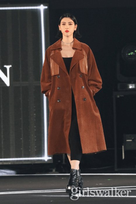 三吉彩花